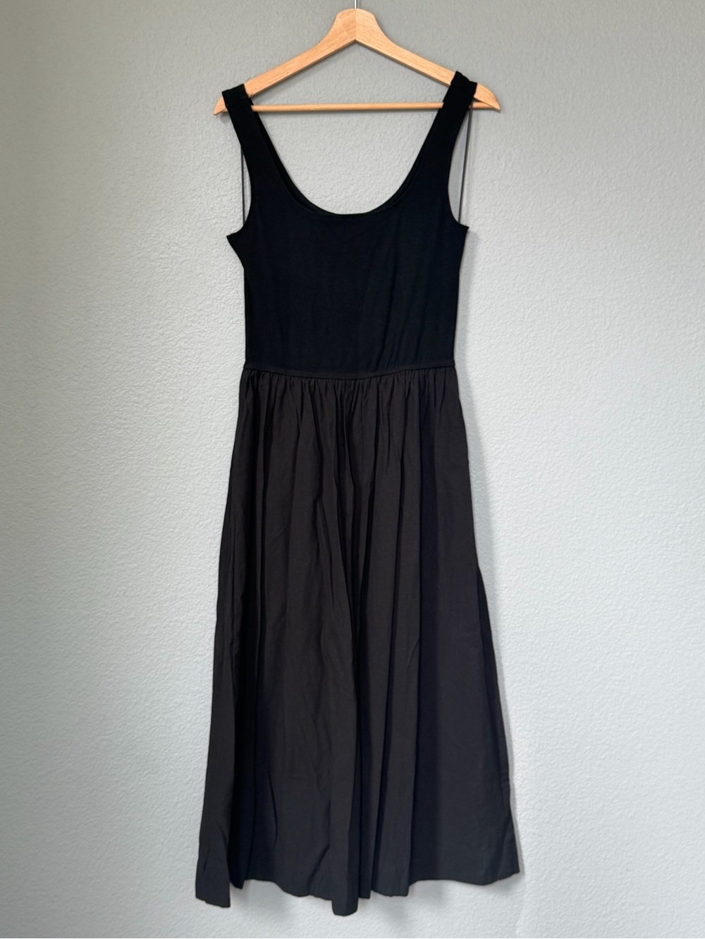 Classic Black Sleeveless Midi Dress with Scoop Neckline